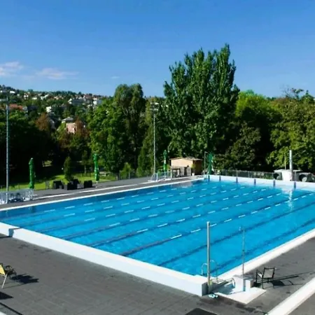 公寓 Cool Colors Flat Located In The Heart Of Buda *