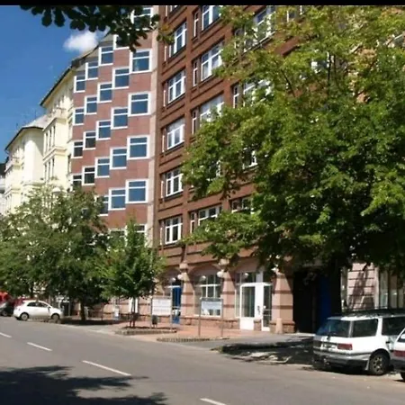 Cool Colors Flat Located In The Heart Of Buda *