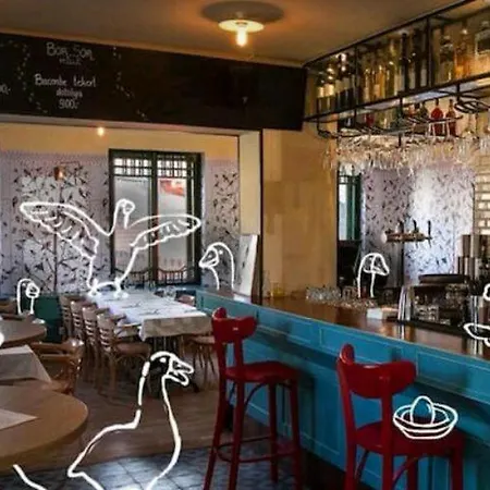 Cool Colors Flat Located In The Heart Of Buda 布达佩斯