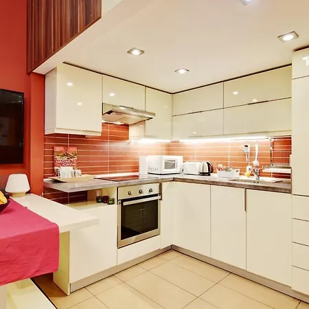 Daire Cool Colors Flat Located In The Heart Of Buda *