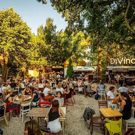 Cool Colors Flat Located In The Heart Of Buda * Budapeşte